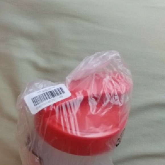 Tupperware QUICK SHAKE® CONTAINER 2.5C/ 20oz. Red, Protein Drinks, Mixing, Gravy - Picture 2 of 10